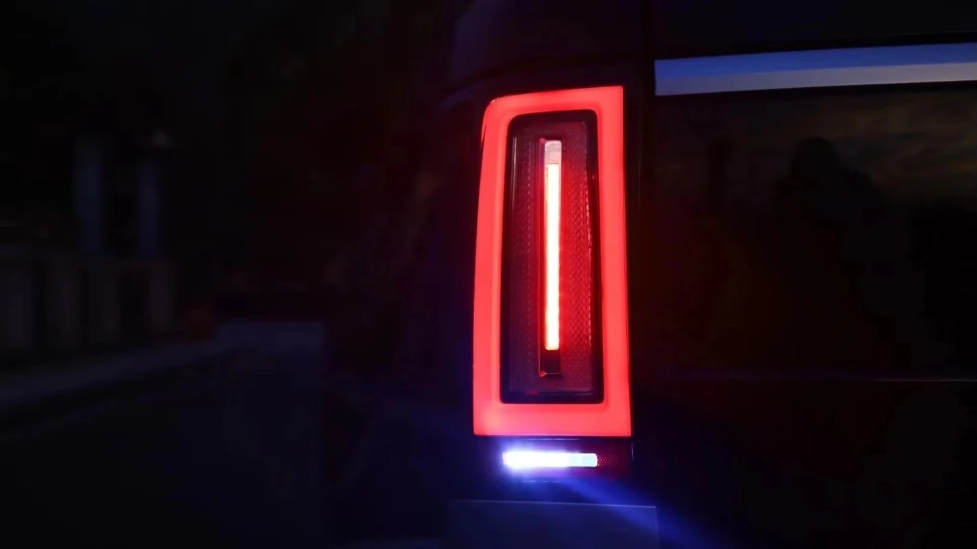 For Range Rover vogue 2013-2022 LED Tail Lamp Upgrade to Cullinan Style  Modified Converted Rear Light